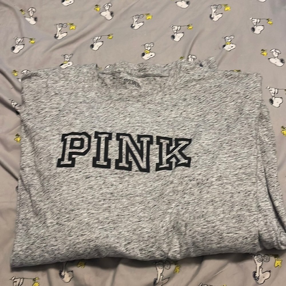 Very comfy grey and black long sleeve tee. Brand is pink. Very nice texture.